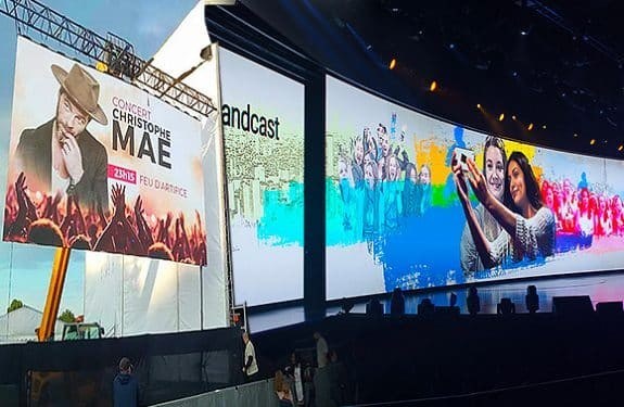 Zewnętrzny elastyczny ekran LED 4mm Pixel Pitch Multicolor